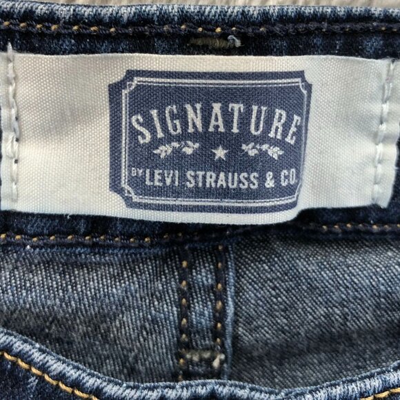 Levis Signature Womens Jean Shorts Size 12 Blue Denim Casual Summer Classic - Picture 3 of 16